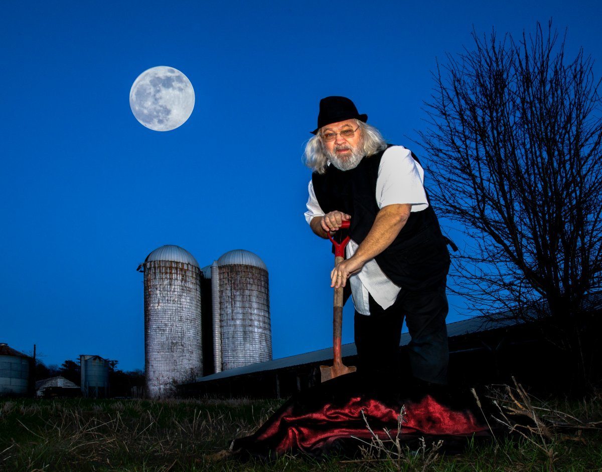 Hoke-Silo-Red Body-Moon-Self-portrait-.jpg