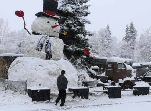 Huge-Snowman-in-Anchorage-Alaska.jpeg