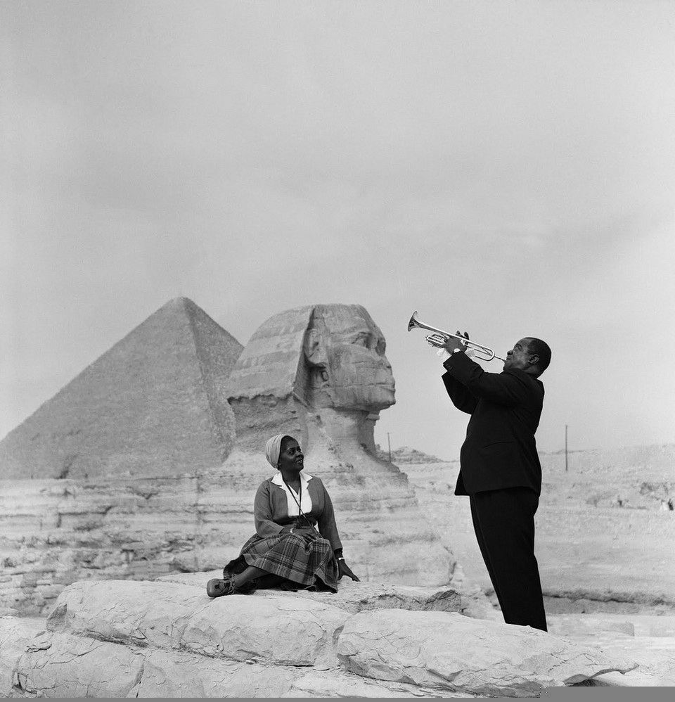 Louis Armstrong Plays For His Wife in Giza 1961.jpg