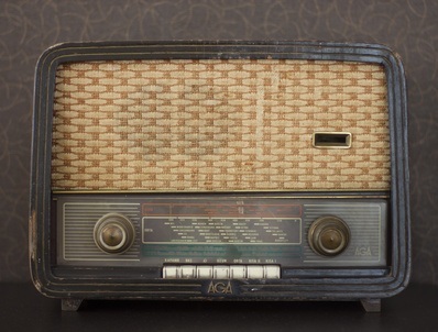 old-vintage-radio.jpg