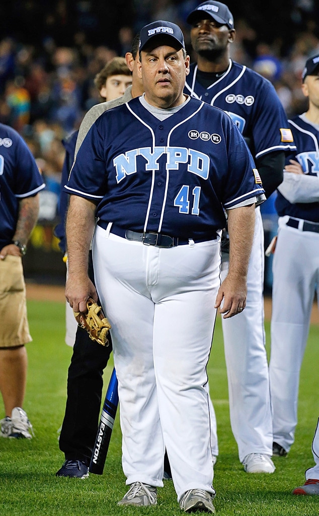 rs_634x1024-150604130835-634.Chris-Christie-Wardrobe-Malfunction-Baseball-NYC.ms.060415.jpg