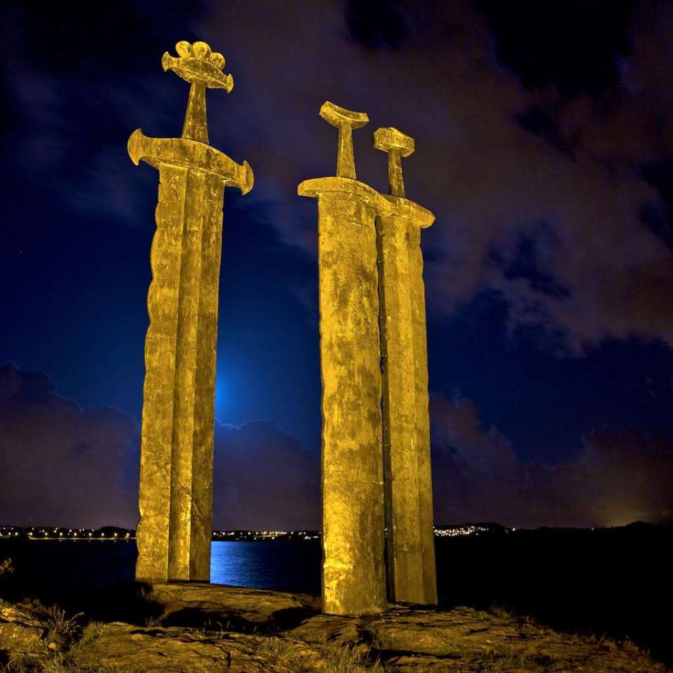 Sverd i fjell giant sword monument in Norway..jpg