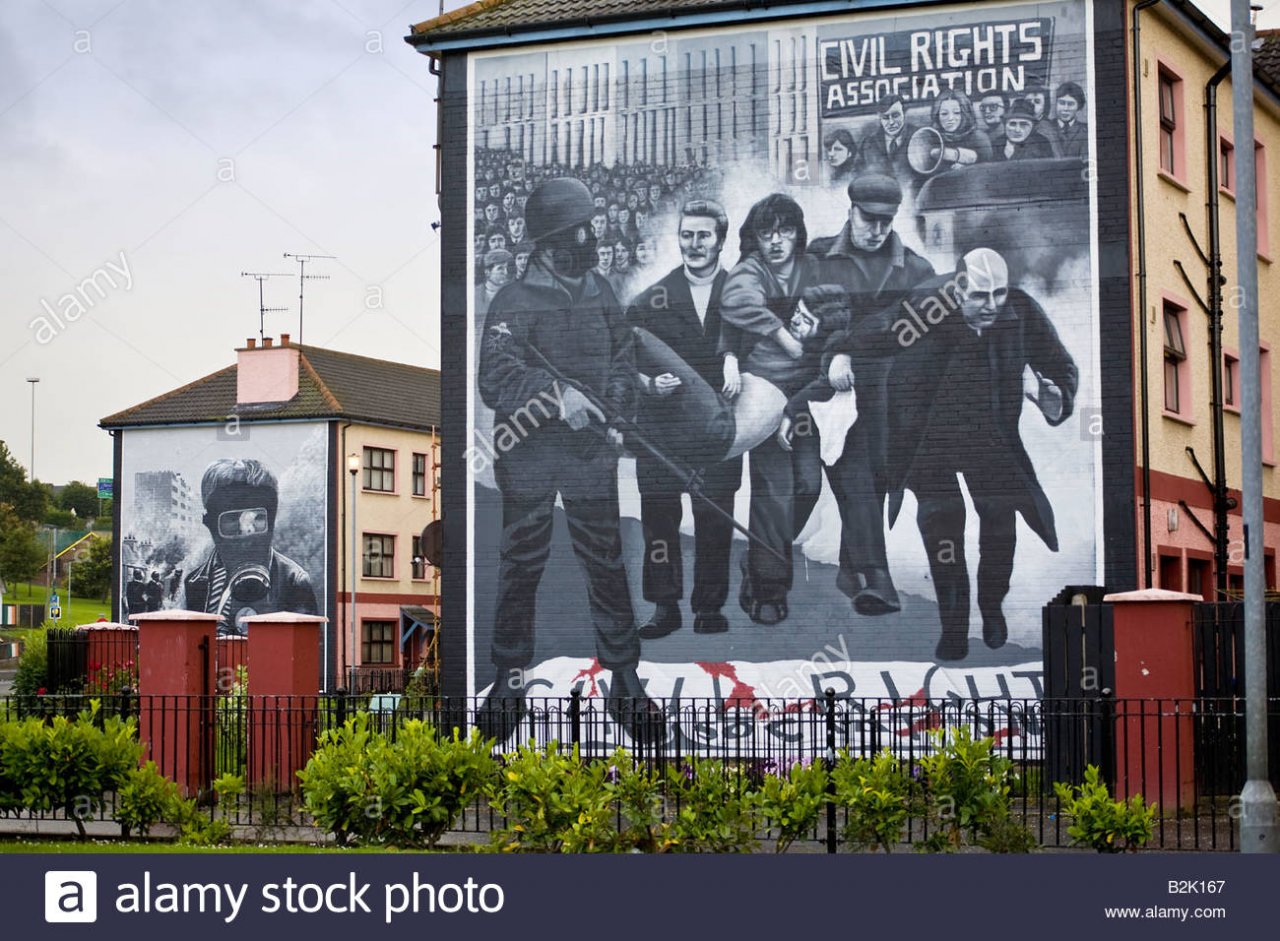 the-bloody-sunday-mural-by-the-bogside-artists-bogside-derry-northern-B2K167.jpg