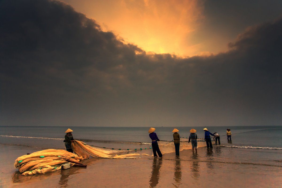 vietnam-morning-fisherman-by-trinh-xuan-hai.jpg