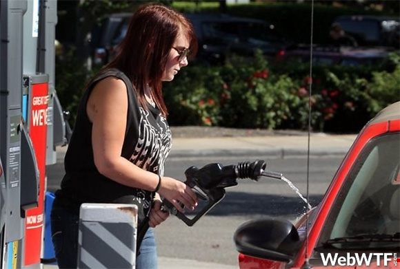 web-wtf-photo-girl-pumping-gas-station-fail.jpg