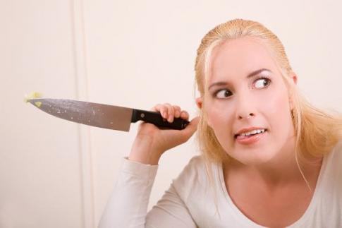 woman-with-knife.jpg