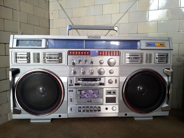 ad968d8d3511ff54410c1ec6ce9ca842--boombox.jpg