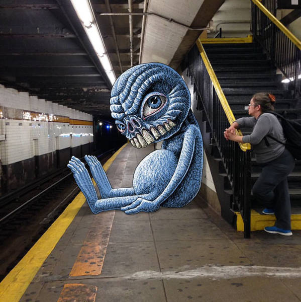 artist-places-strange-creatures-next-to-people-on-the-subway-9.jpg