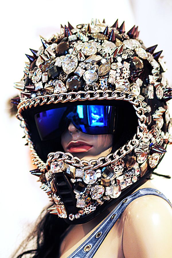 6541f41ec37ba58ab1e106140f5cd023--helmet-design-biker-girl.jpg