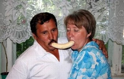 funny-people-sharing-a-banana.jpg