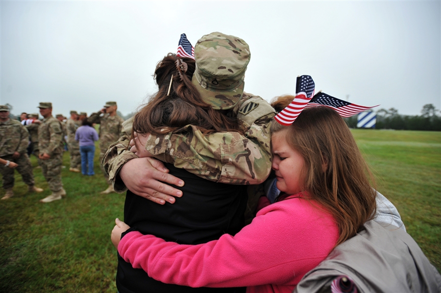 pb-121010-georgia-troops-welcome-nj-01_photoblog900.jpg