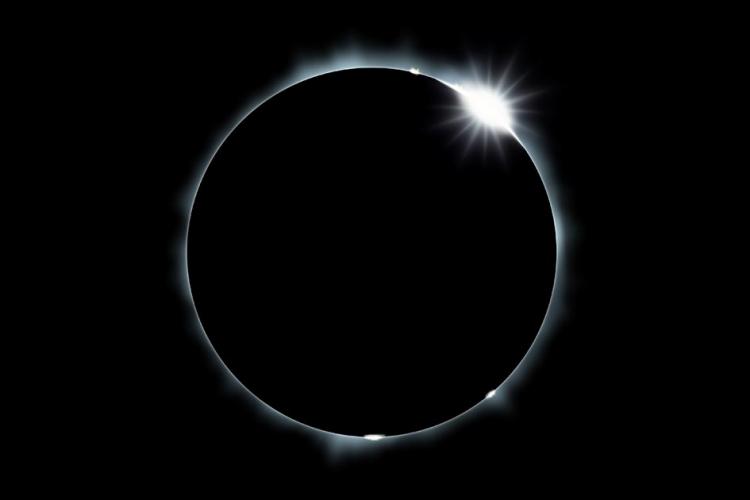 total-solar-elipse-diamondring.jpg