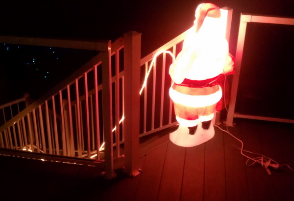 Weird-Christmas-decoration.jpg