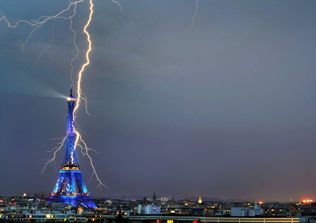 001CATERS-EIFFEL-TOWER-LIGHTNING-01_211914_zpsbae9415a.jpg