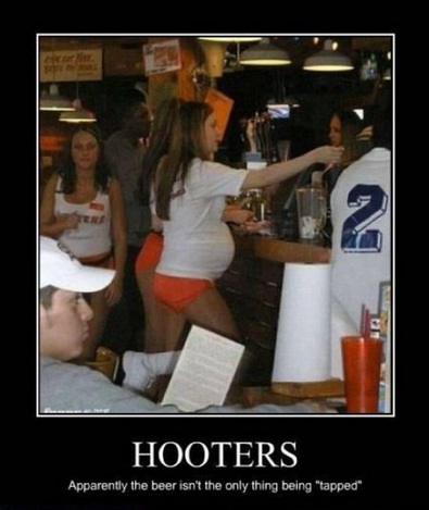 hooters-girl.jpg