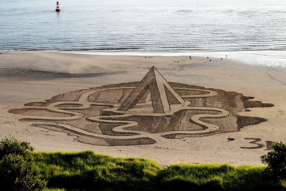 3DSD-3D-Beach-Art-in-New-Zealand-06.jpg