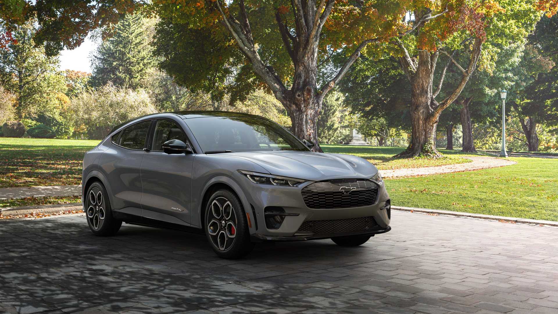 www.motor1.com