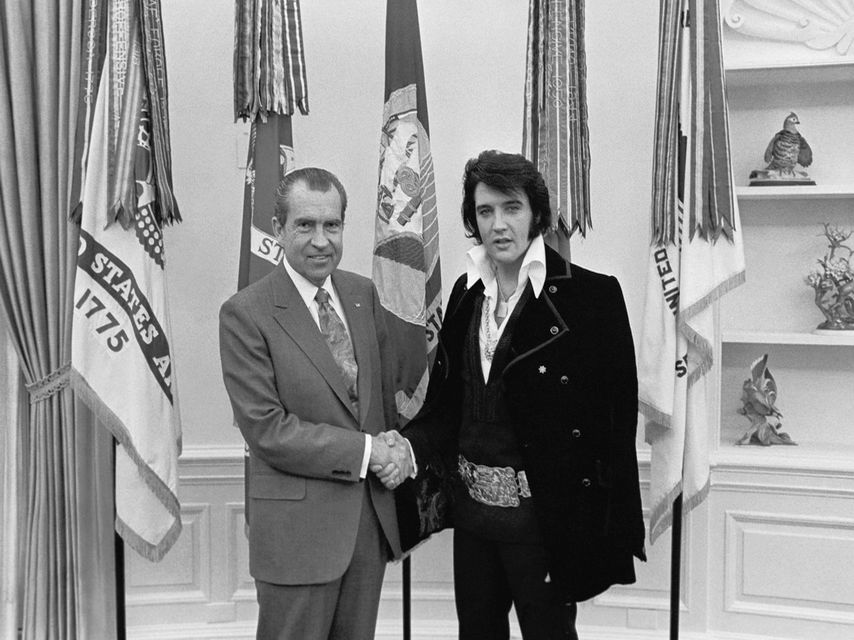 Historia-Elvis_Presley-Richard_Nixon-Cine_149996669_14668494_854x640.jpg