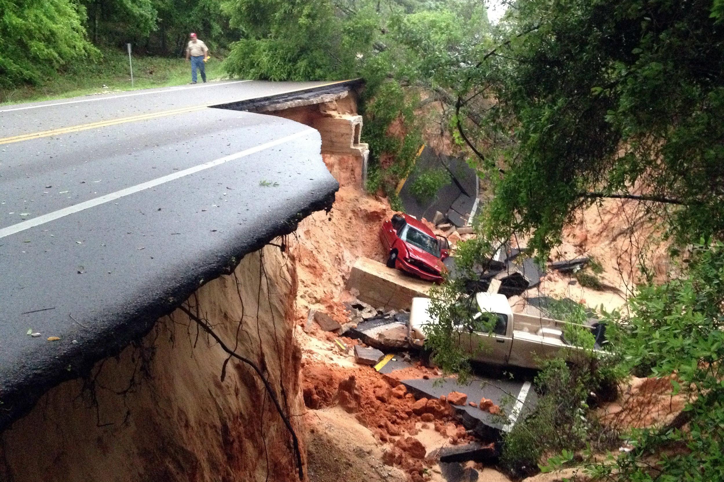 140430-scenic-highway-collapse-jsw-1049a_2c88de535fbf6d29633e35d87bfb3bbe.jpg