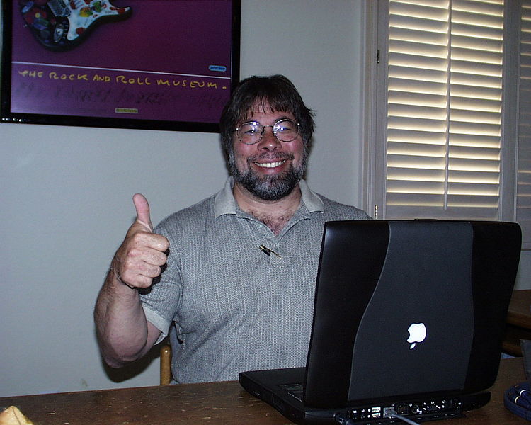 750px-Steve_Wozniak_thumbs_up.jpg