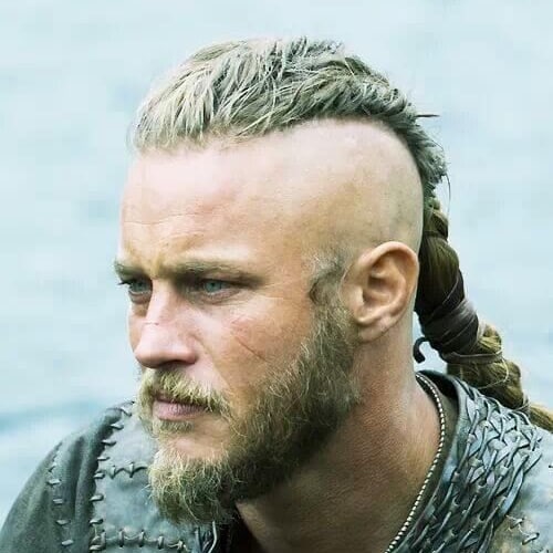 young-ragnar-lodbrok-viking-hairstyles.jpg