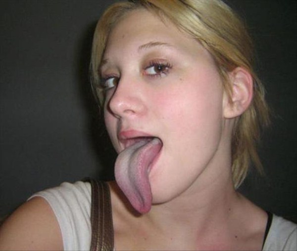 Women-with-long-tongues-14.jpg