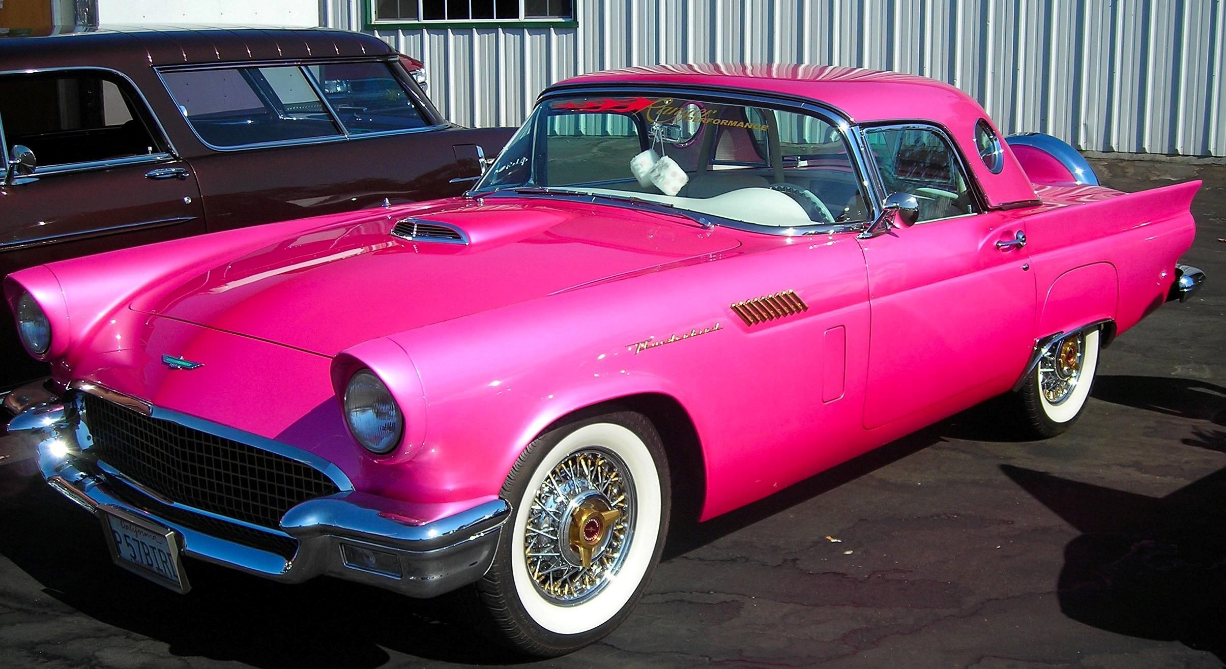Nice_Pink_Vintage_Car_HD_Image.jpg