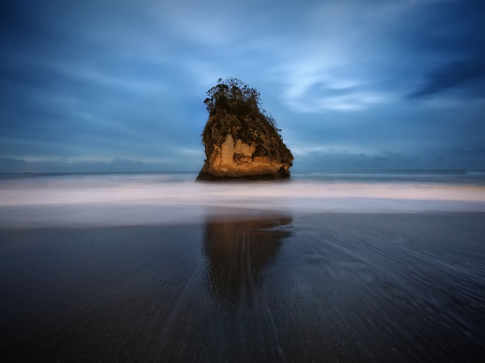 rock-beach-japan_58008_990x742.jpg