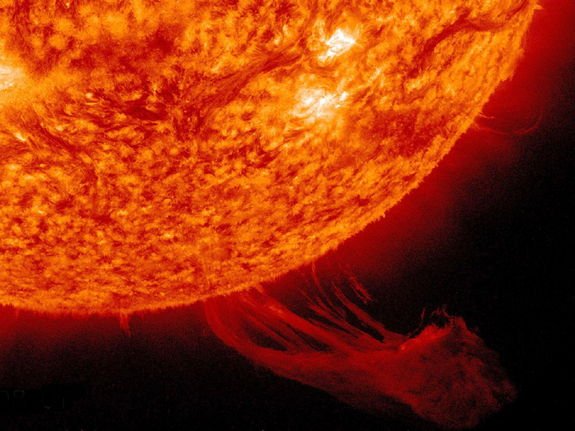 Sun_Unleashes_Huge_Solar_Plasma-81334c710a3652977e5629e450d1643f.jpg