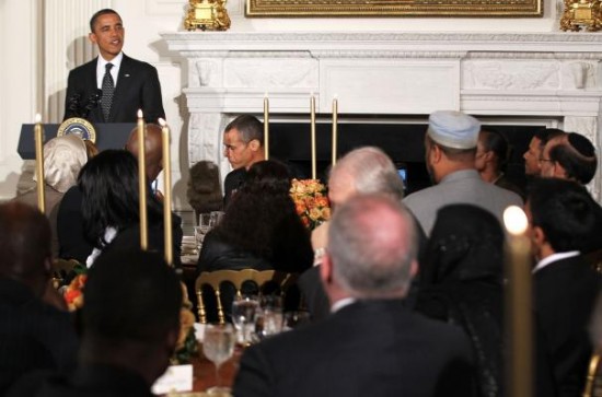 Obama-hosts-Iftar-Dinner-550x363.jpg