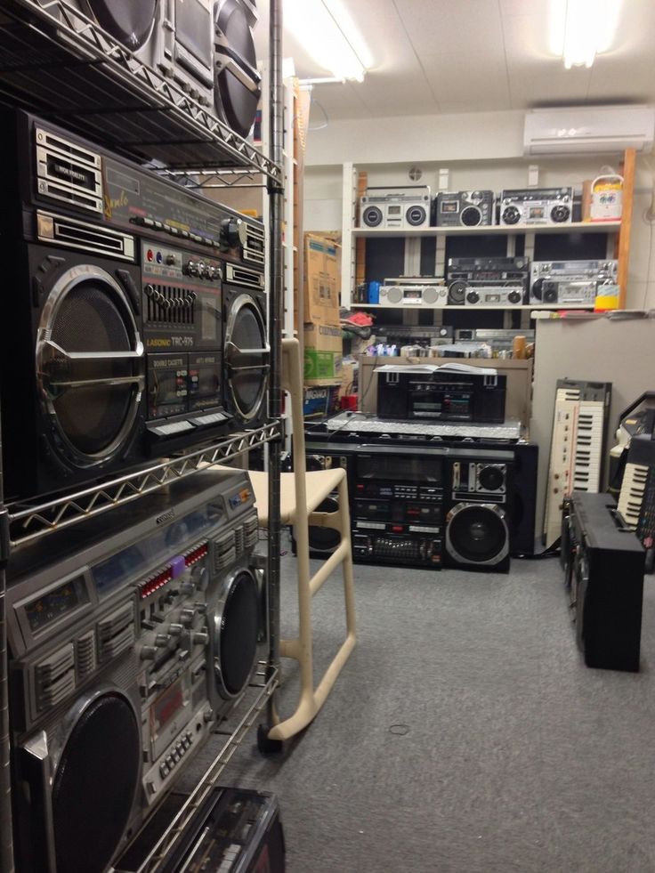 f5d827a97edcbc9094577d8a927d4b60--boombox-av.jpg