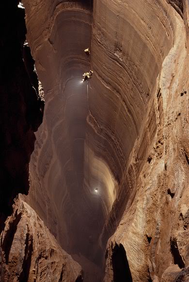 science-extreme-caves-fantastic-pit_47783_600x450.jpg