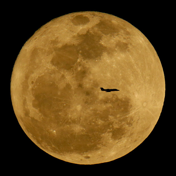 moon-plane_2492843k_zps17d6f95d.jpg