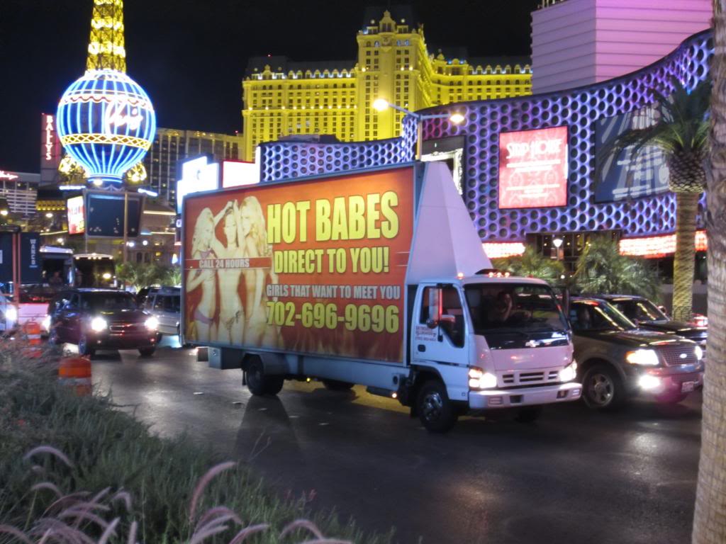 vegas-hot-babes-truck_zpse7abd00f.jpg