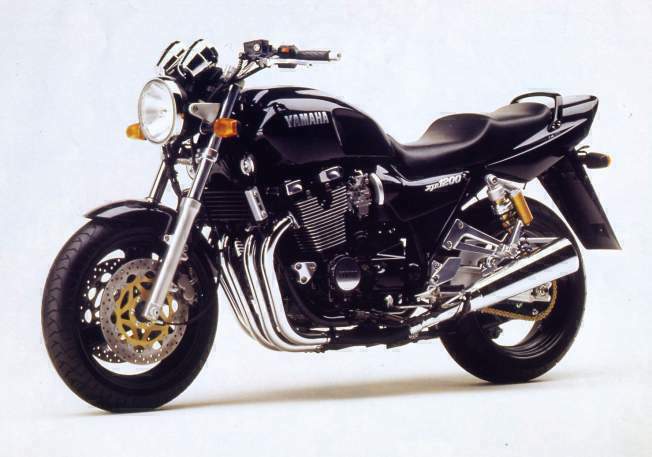 yamaha-xjr-1200-11.jpg