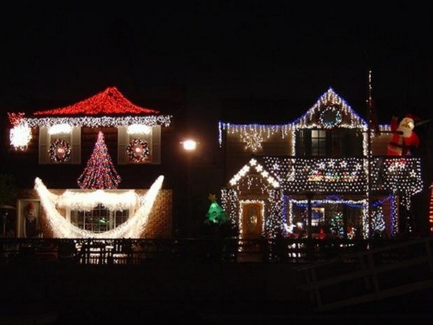 Funny-Christmas-Lights-12.jpg