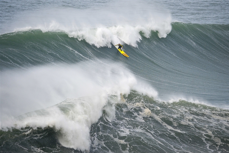 pb-130130-surfing-portugal-waves-nj-02_photoblog900.jpg