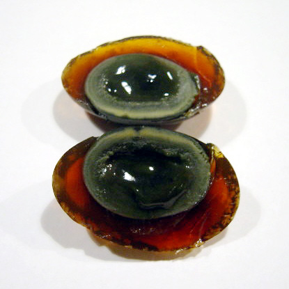 Century_egg_sliced_open.jpeg