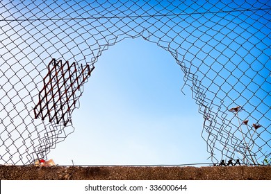 hole-wiremesh-260nw-336000644.jpg