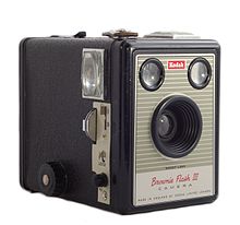 220px-Kodak_Brownie_Flash_III.jpg