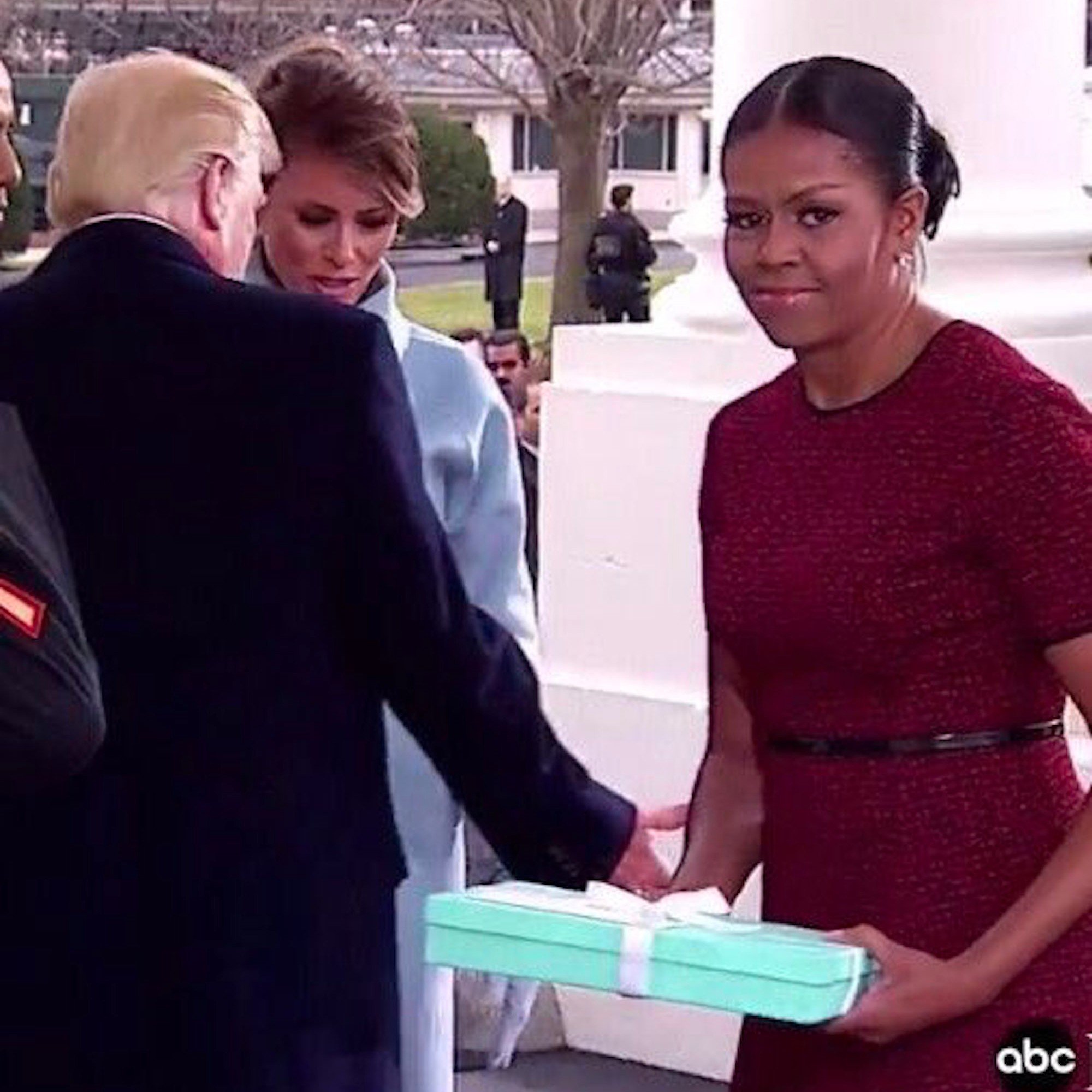Michelle-Obama-Reaction-Melania-Trump-Gift.jpg
