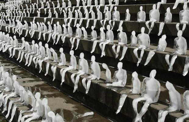 rows-of-figures_1473687i.jpg