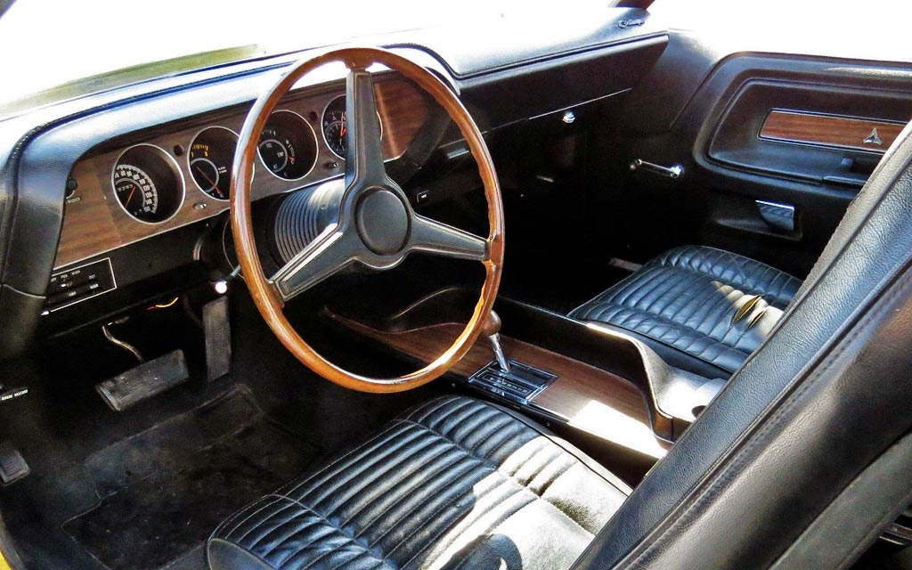 1970-Dodge-Challenger-RT-Hemi-Interior.jpg