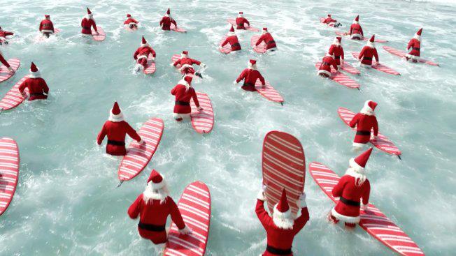 Santas%2Bsurfing.jpg