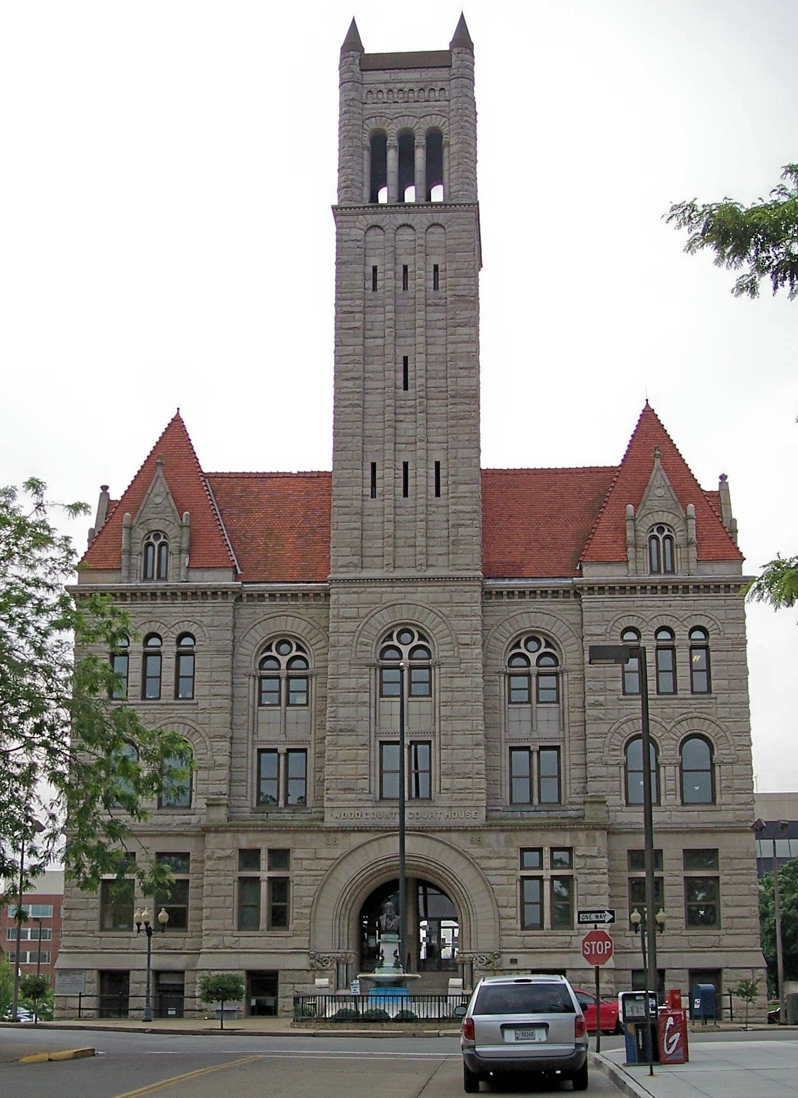 Wood_County_Courthouse_Parkersburg_West_Virginia.jpg